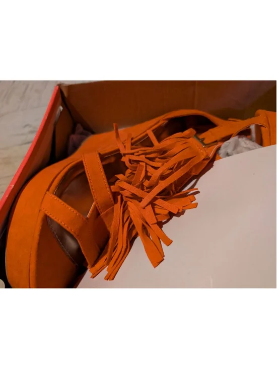 Women's Charlotte Russe Orange Fringe Wedge Sandals Size 9 - Picture 2 of 4